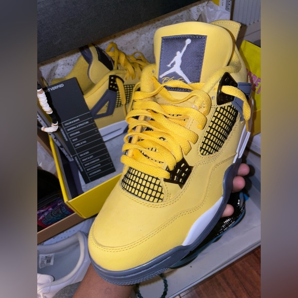 Air Jordan 4 “Lightning”